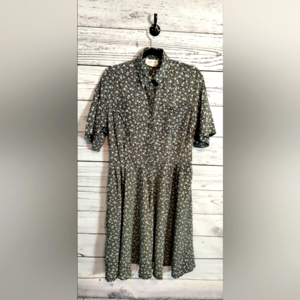 Pre-owned. "Jordan Ari" woman's dress.
